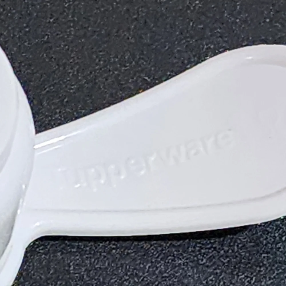 White‎ Tupperware Measuring Spoon Refrigerator Magnet 1 tbsp